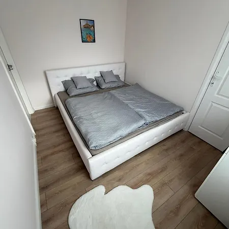Hídfő 2 Apartman *