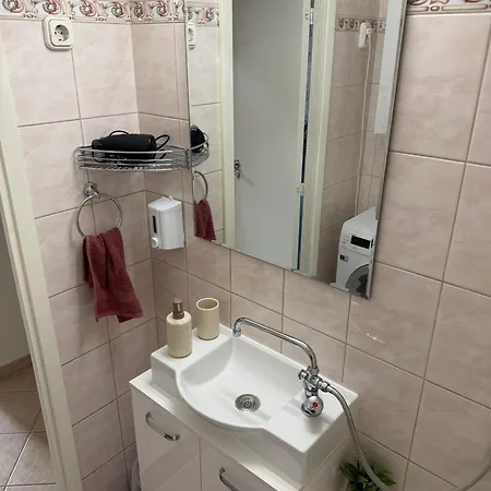 Apartman Hídfő 2 *